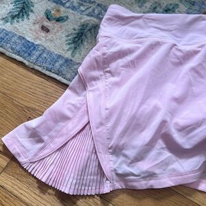 Lululemon tennis skirt, pink, size 4, great condition!